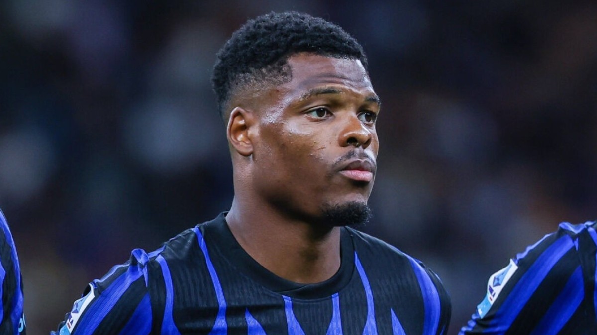 El Barcelona fija su mirada en Denzel Dumfries para reforzar su defensa