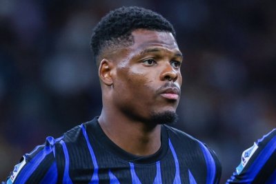 El Barcelona fija su mirada en Denzel Dumfries para reforzar su defensa