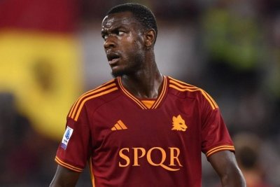 El futuro de Evan Ndicka: entre el interés del Barça y la firmeza del Manchester United