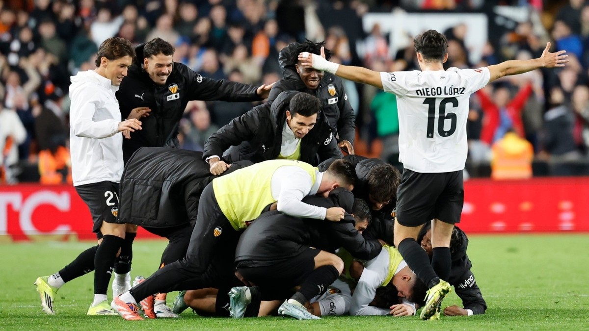 El dilema de Valencia CF con Eray Cömer: renovar o no renovar