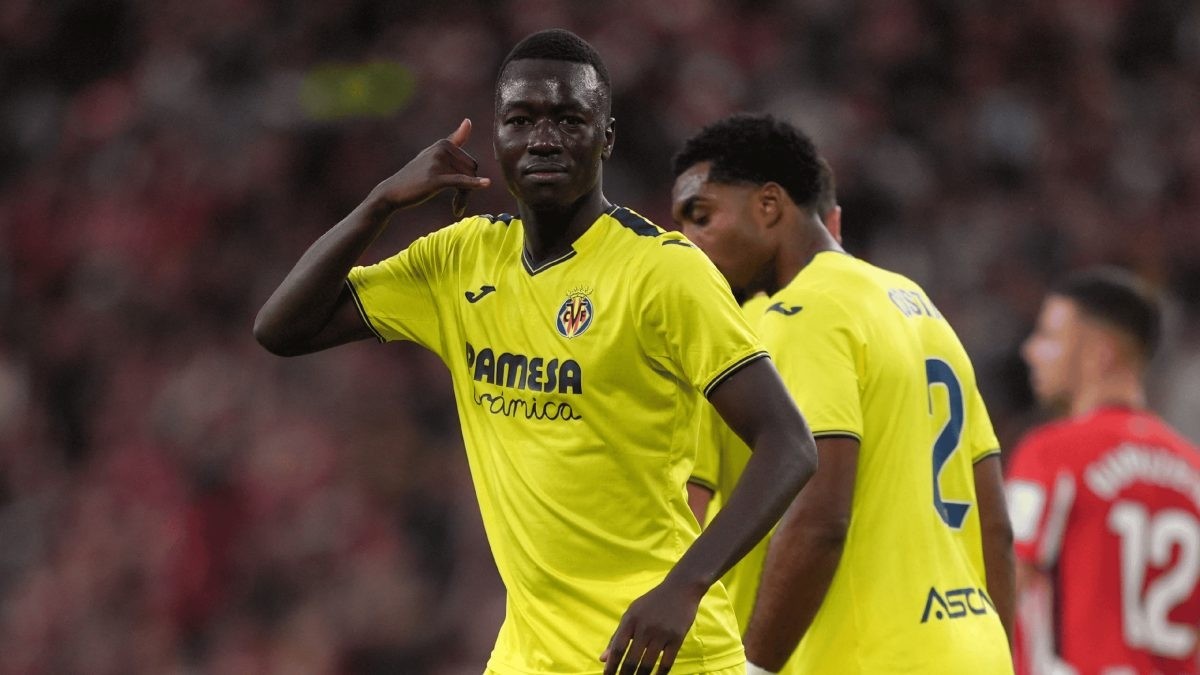 Manchester United dispuesto a activar la cláusula de Pape Gueye