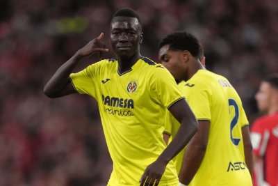 Manchester United dispuesto a activar la cláusula de Pape Gueye