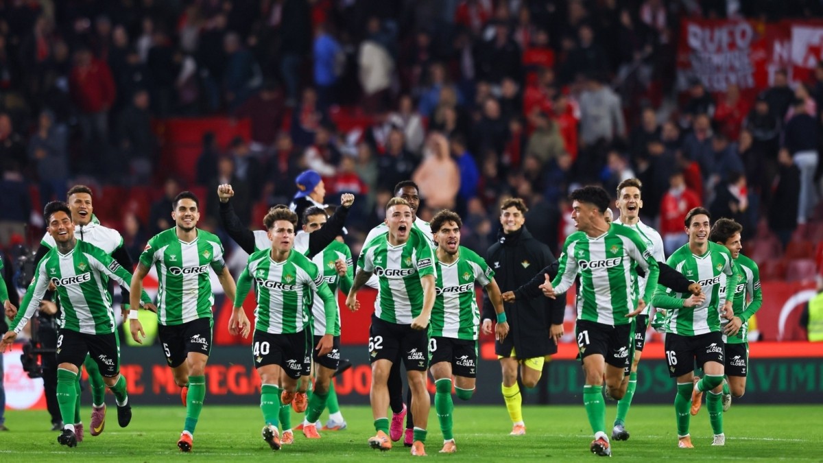 El Real Betis apunta a reforzar su defensa con Angeliño