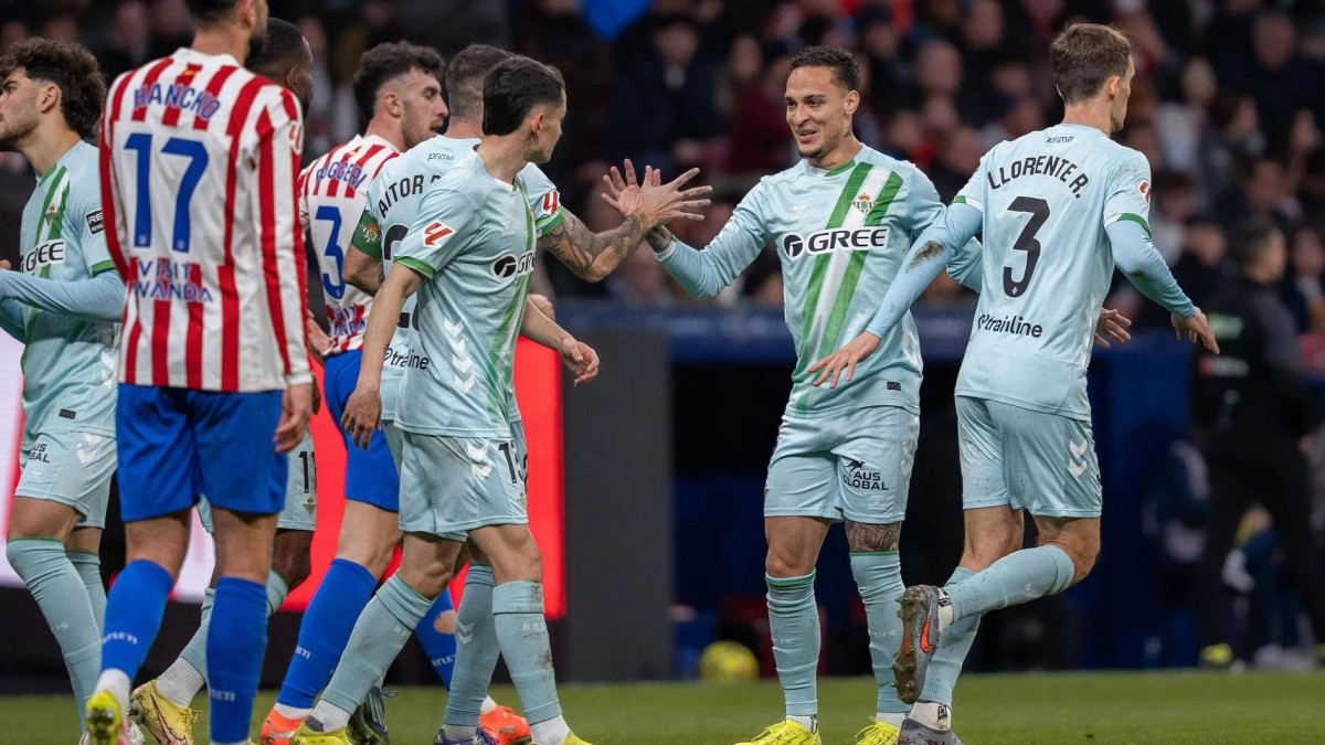 Real Betis intensifica su interés en el delantero irlandés Troy Parrott