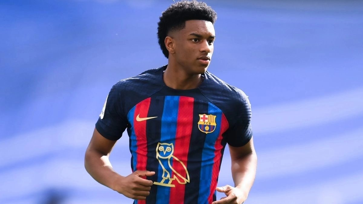 Alejandro Balde en la encrucijada del FC Barcelona