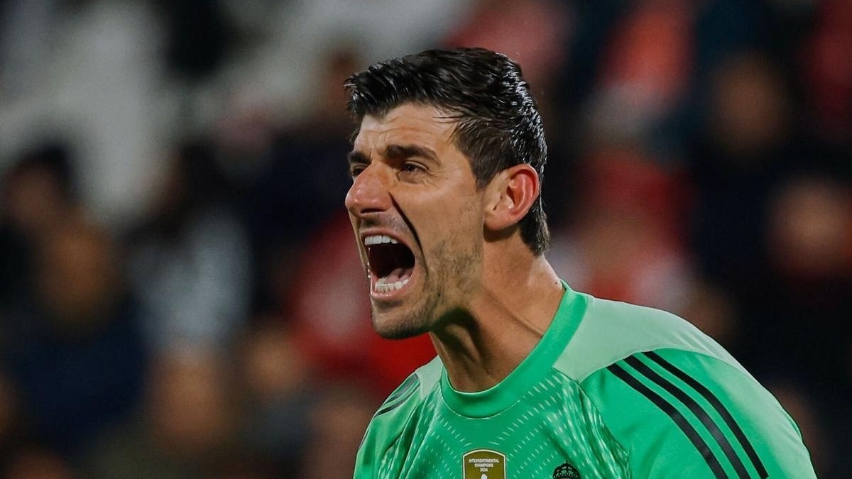 Real Madrid fija su mirada en Diogo Costa para renovar su portería
