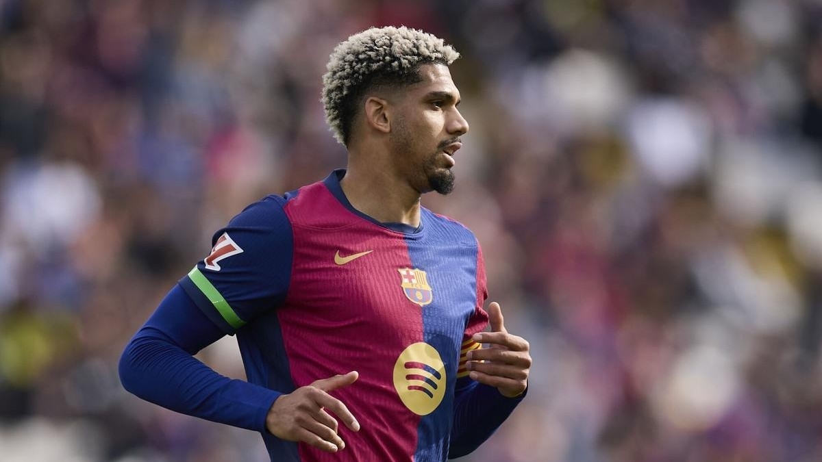 Ronald Araújo se mantiene en Barcelona frente al interés del Inter de Milán