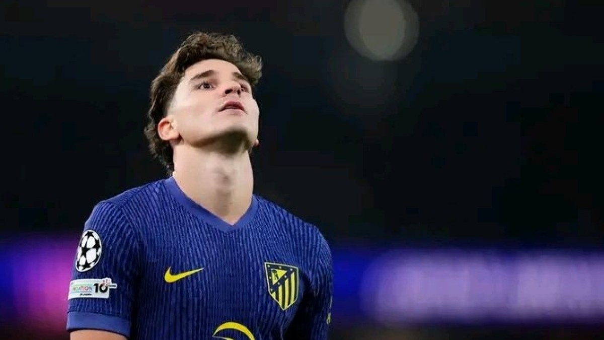 Julián Álvarez fija su mirada en el FC Barcelona para su futuro deportivo