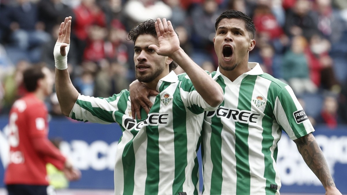 Cambio en la portería del Betis: Adrián San Miguel no continuará