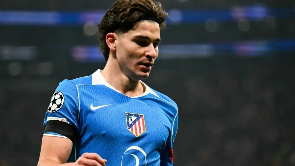 La disputa por Julián Álvarez: Arsenal se suma a la competencia con Barça y PSG