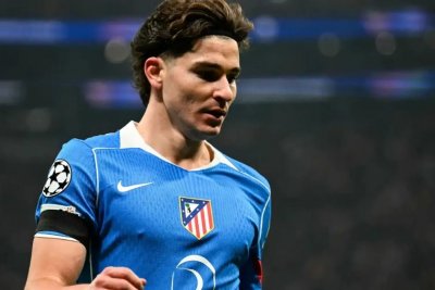 La disputa por Julián Álvarez: Arsenal se suma a la competencia con Barça y PSG