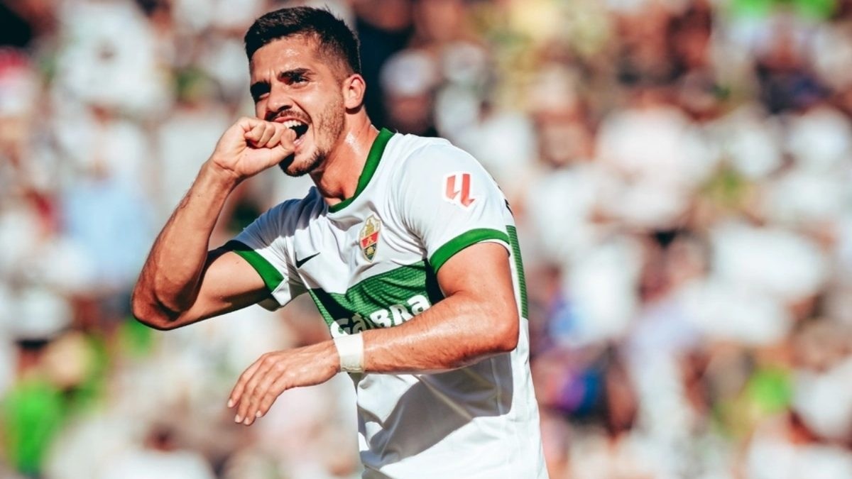 André Silva se aleja del Elche y gana fuerza la opción de volver al Oporto