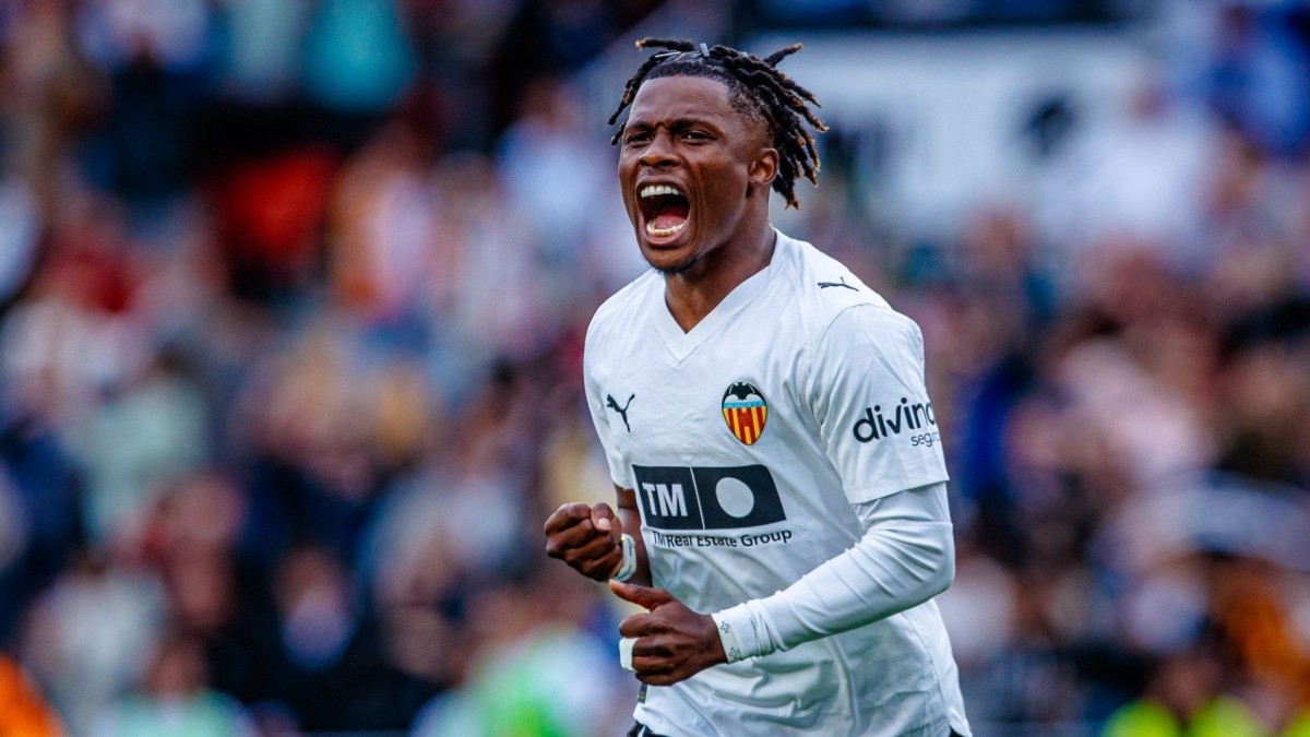 El Valencia tantea el regreso de Ramazani, pero el Leeds aprieta con el precio