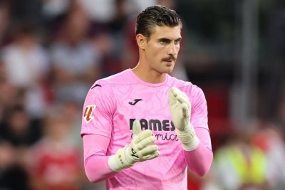Diego Conde, en la rampa de salida del Villarreal con Sevilla y Celta atentos