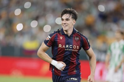 Everton y Leeds United se fijan en Carlos Espí tras su irrupción con el Levante