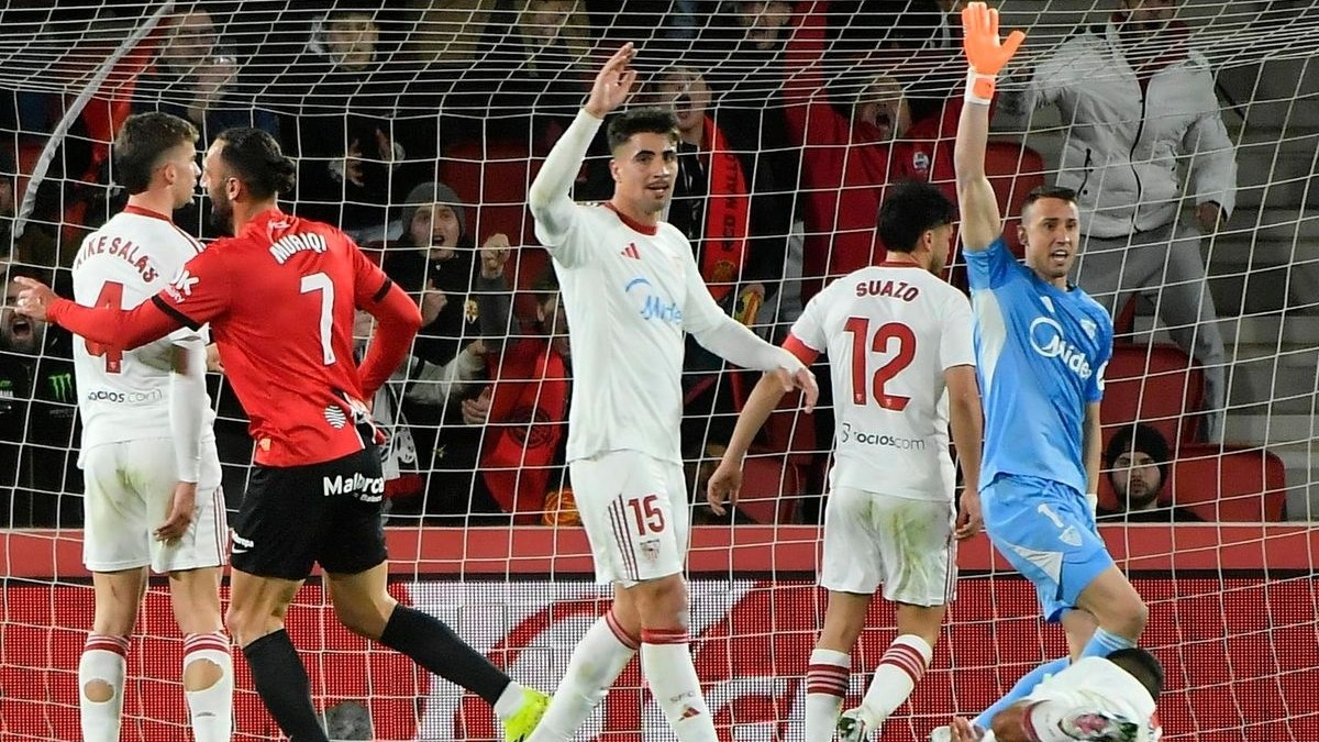 Juanlu Sánchez vuelve a escena y el Sevilla estudia una venta que aliviaría sus cuentas