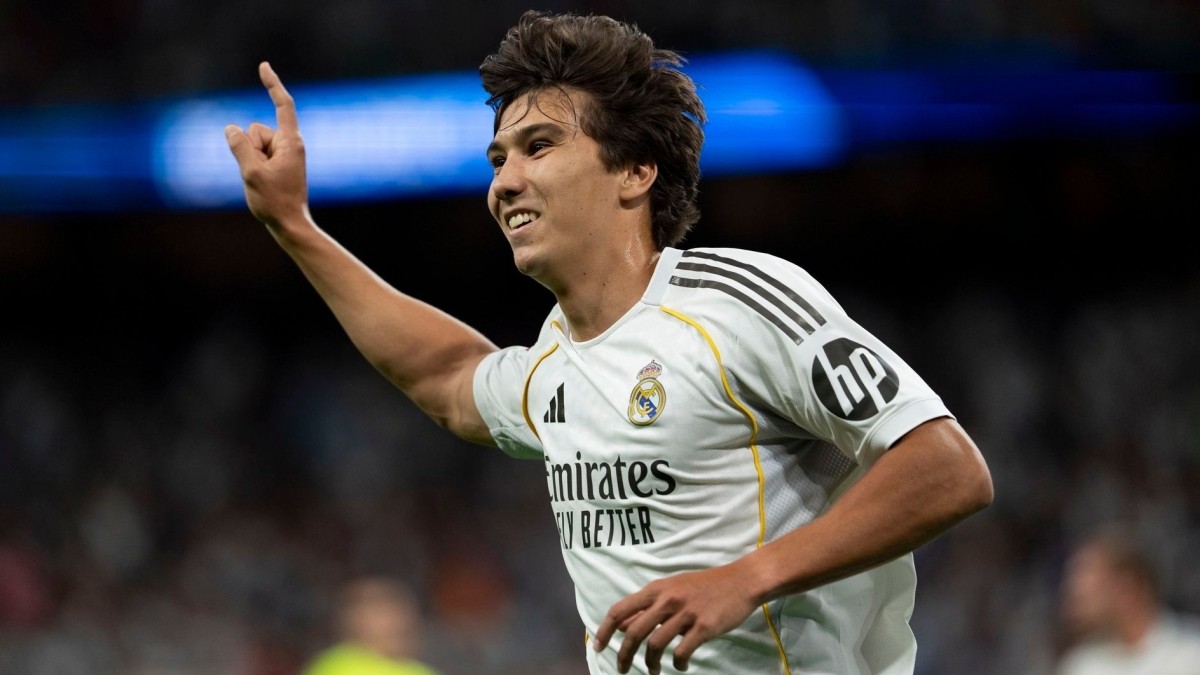 Gonzalo García, cada vez más lejos del Real Madrid con el Como 1907 al acecho