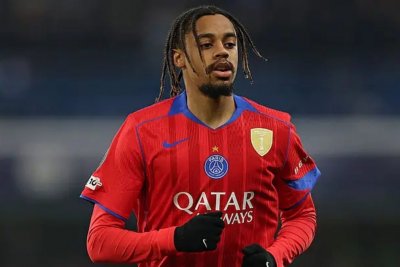 El Barça se mueve por Barcola con una propuesta de 50 millones que el PSG considera insuficiente