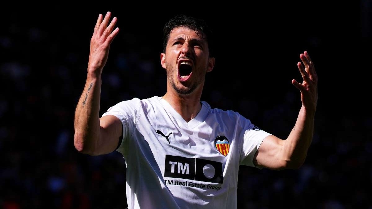 Axel Witsel gana peso en la lista del Valencia si Guido Rodríguez no sigue