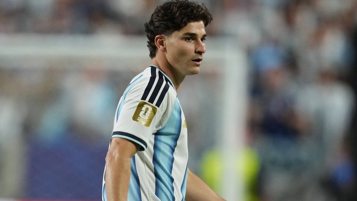 El Barça estudia tres ventas para intentar acercarse a los 150 millones de Julián Álvarez