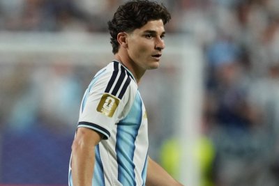 El Barça estudia tres ventas para intentar acercarse a los 150 millones de Julián Álvarez