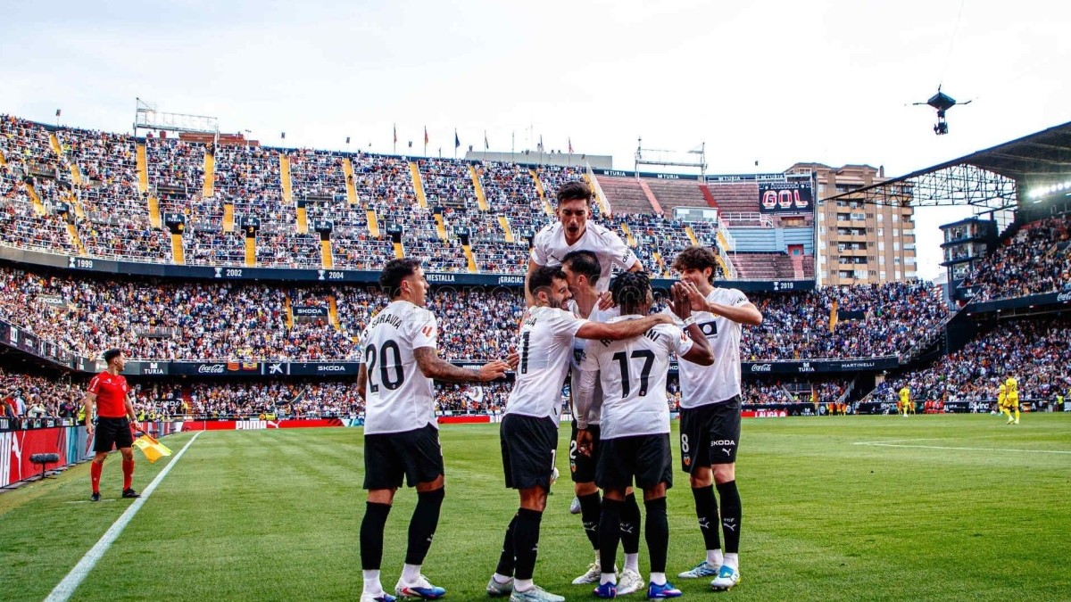 Danjuma frena su salida y complica los planes del Valencia en el mercado