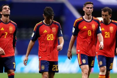 España avanza como primera, pero varios titulares dejan dudas en el Mundial