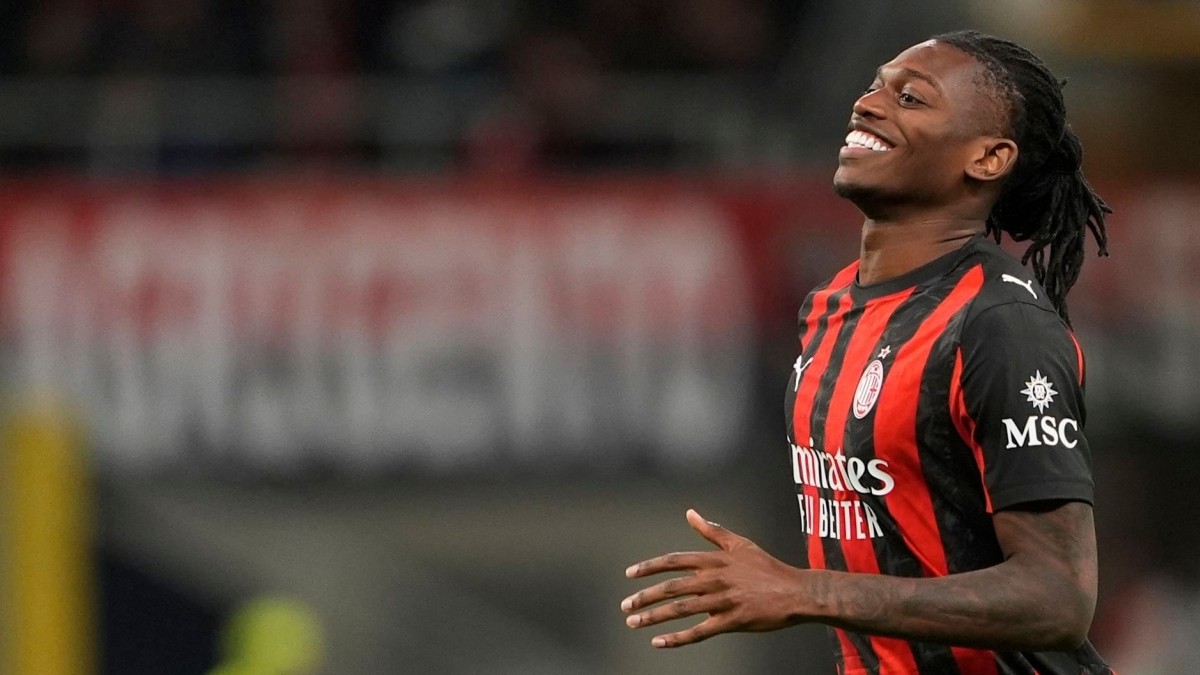 Rafael Leao vuelve a sonar para el Barcelona con el Milan abierto a negociar