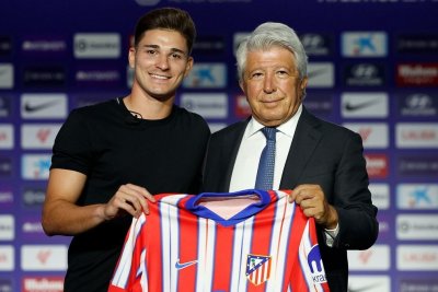 Julián Álvarez se aleja del Barça y el Atlético marca el precio de salida en 150 millones