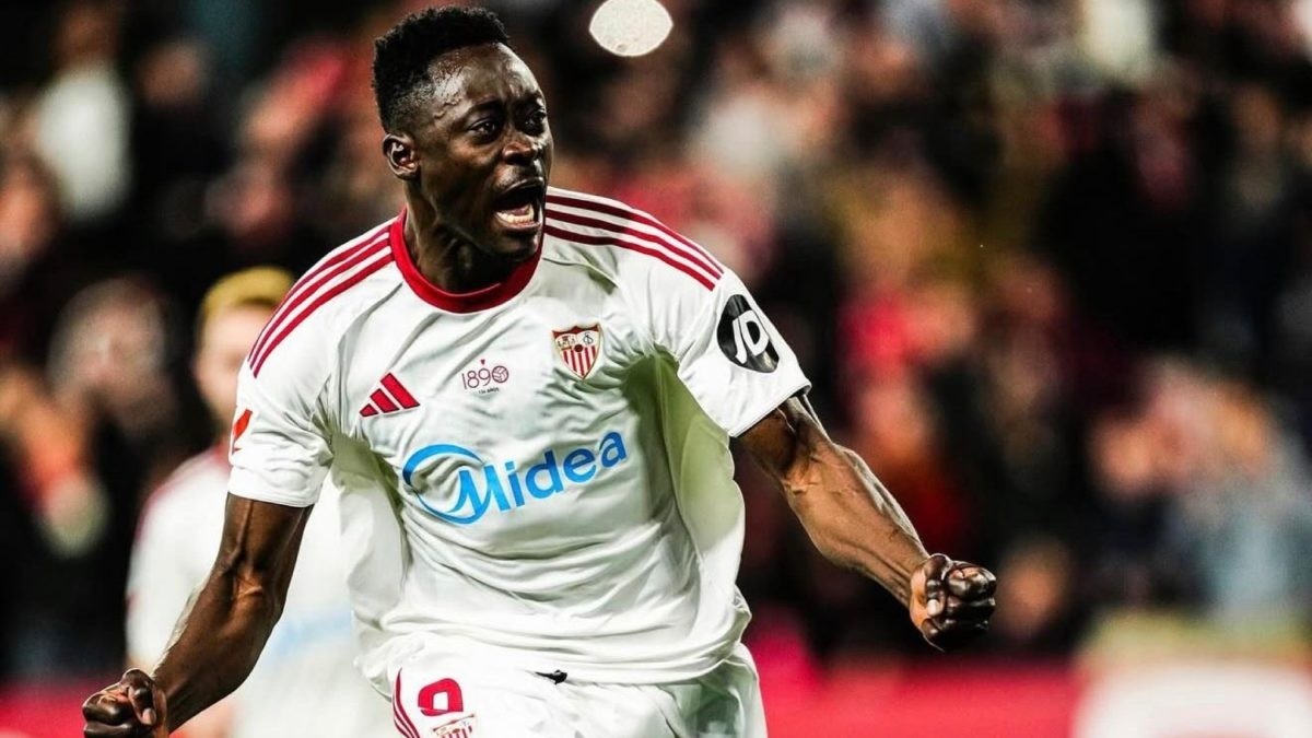El Sevilla aprieta por Akor Adams y no baja de 15 millones pese al interés del Venezia