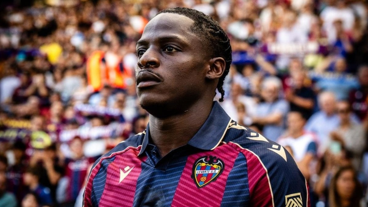 Etta Eyong entra en la agenda del Galatasaray mientras el Levante espera ofertas