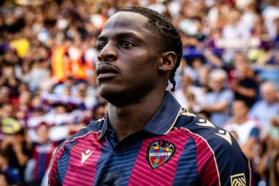 Etta Eyong entra en la agenda del Galatasaray mientras el Levante espera ofertas