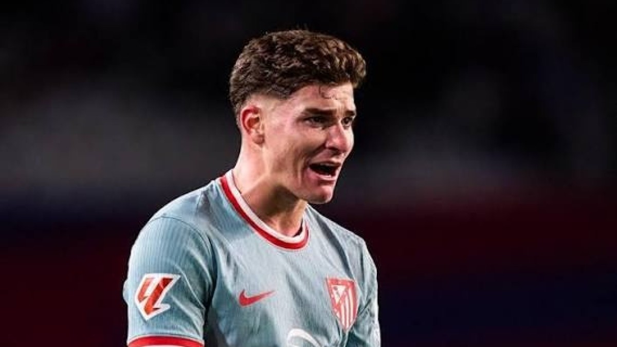 Julián Álvarez prepara un paso al frente para intentar salir del Atlético y acercarse al Barça