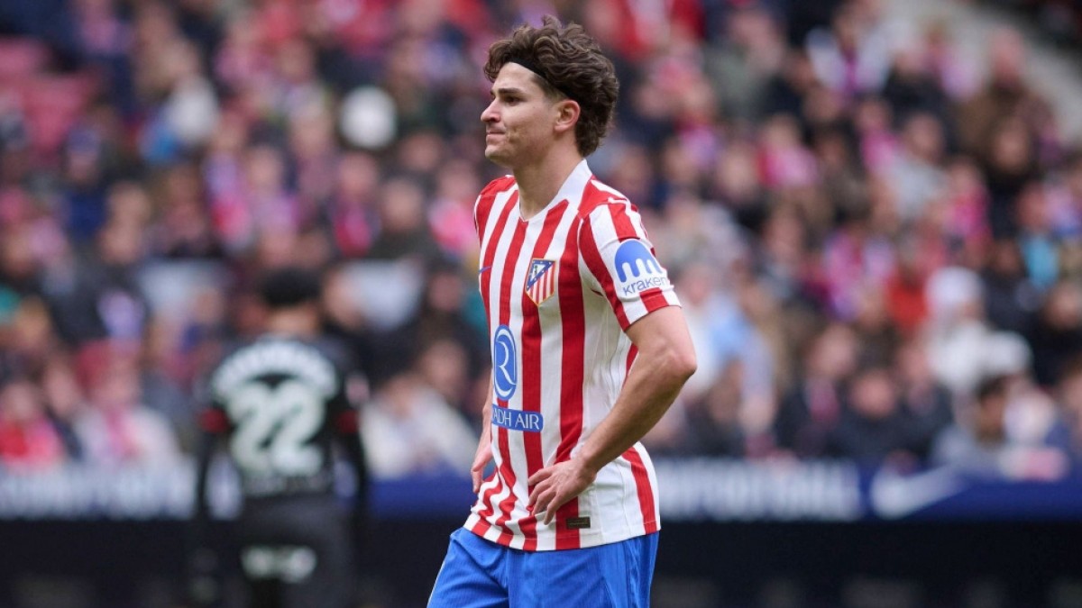 El Barça espera un gesto de Julián Álvarez mientras se complica la vía Kroupi