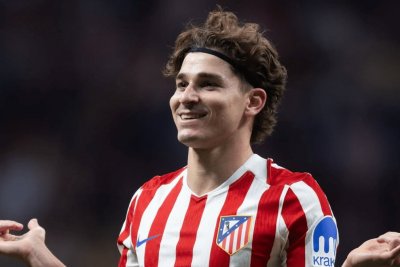 Julián Álvarez se acerca al Atlético mientras el Barcelona sigue al acecho