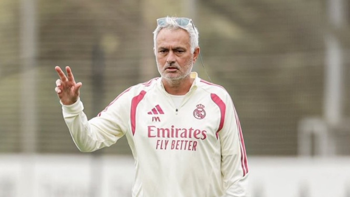 Mourinho, molesto con el Real Madrid por no cerrar el mediocentro que pidió