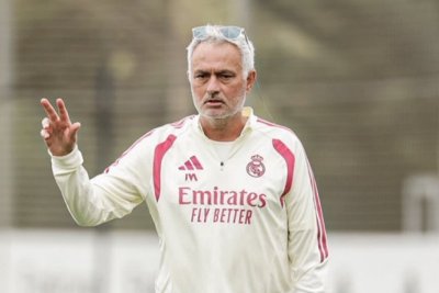Mourinho, molesto con el Real Madrid por no cerrar el mediocentro que pidió