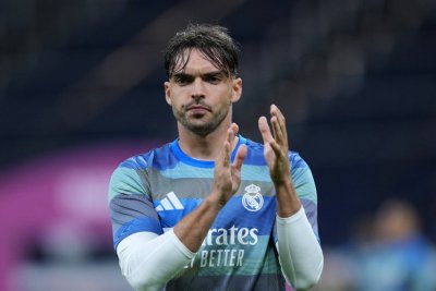 El Real Madrid escucha ofertas por Raúl Asencio tras el aviso de Mourinho