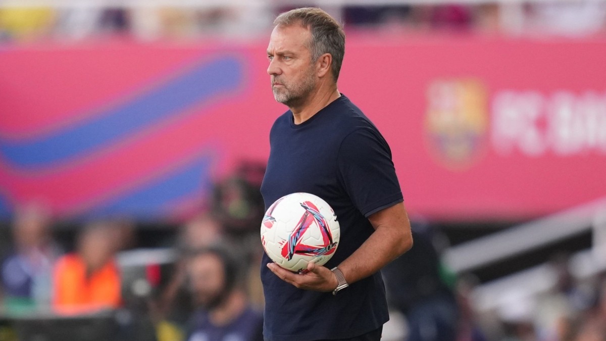 Flick aparta a seis jugadores mientras el Barcelona acelera las salidas