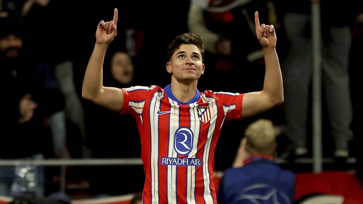 Julián Álvarez, en el centro del pulso entre Atlético y Barcelona por unas supuestas promesas incumplidas