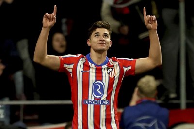 Julián Álvarez, en el centro del pulso entre Atlético y Barcelona por unas supuestas promesas incumplidas