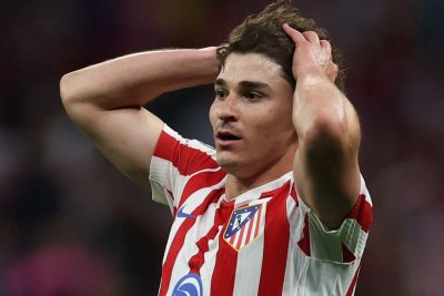 Simeone recupera a Julián Álvarez y el Barcelona se aleja de su fichaje