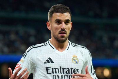 Ceballos espera al Betis, pero su entorno ya mueve otras opciones