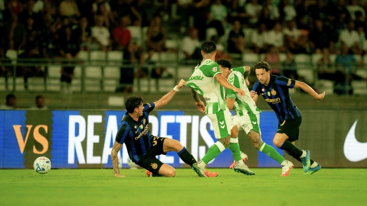 El Betis frena una oferta superior a 50 millones por Antony y lo mantiene como intocable