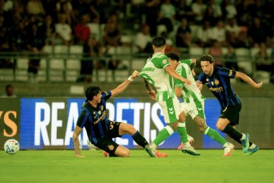 El Betis frena una oferta superior a 50 millones por Antony y lo mantiene como intocable
