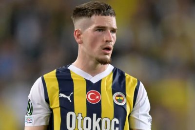 El Málaga CF sigue en la puja por Ryan Kent, una opción a coste cero para el ataque