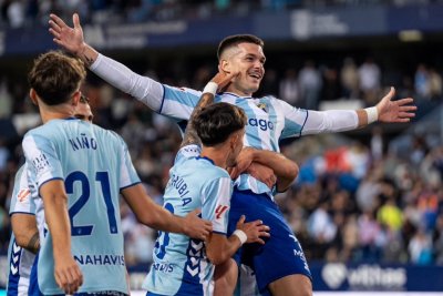 El Málaga mueve ficha por Gudelj, que estudia seguir en España tras salir del Sevilla