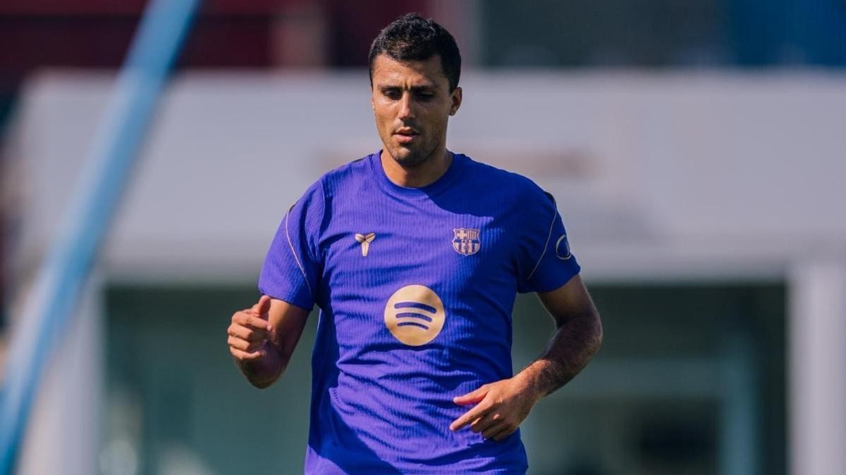 Rodri se estrena con el grupo, pero su debut con el Barcelona aún no está garantizado