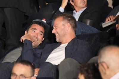 Flick abre la puerta a cinco salidas y el Barça estudia dos refuerzos para la defensa