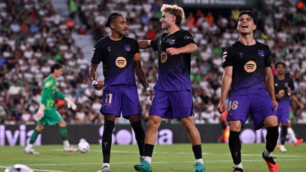 Donyell Malen entra en la agenda del Barcelona tras su explosión goleadora en la Roma